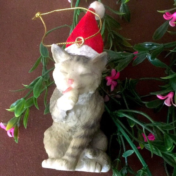 Adorable Stone Resin Cat Christmas Ornament - Picture 1 of 15